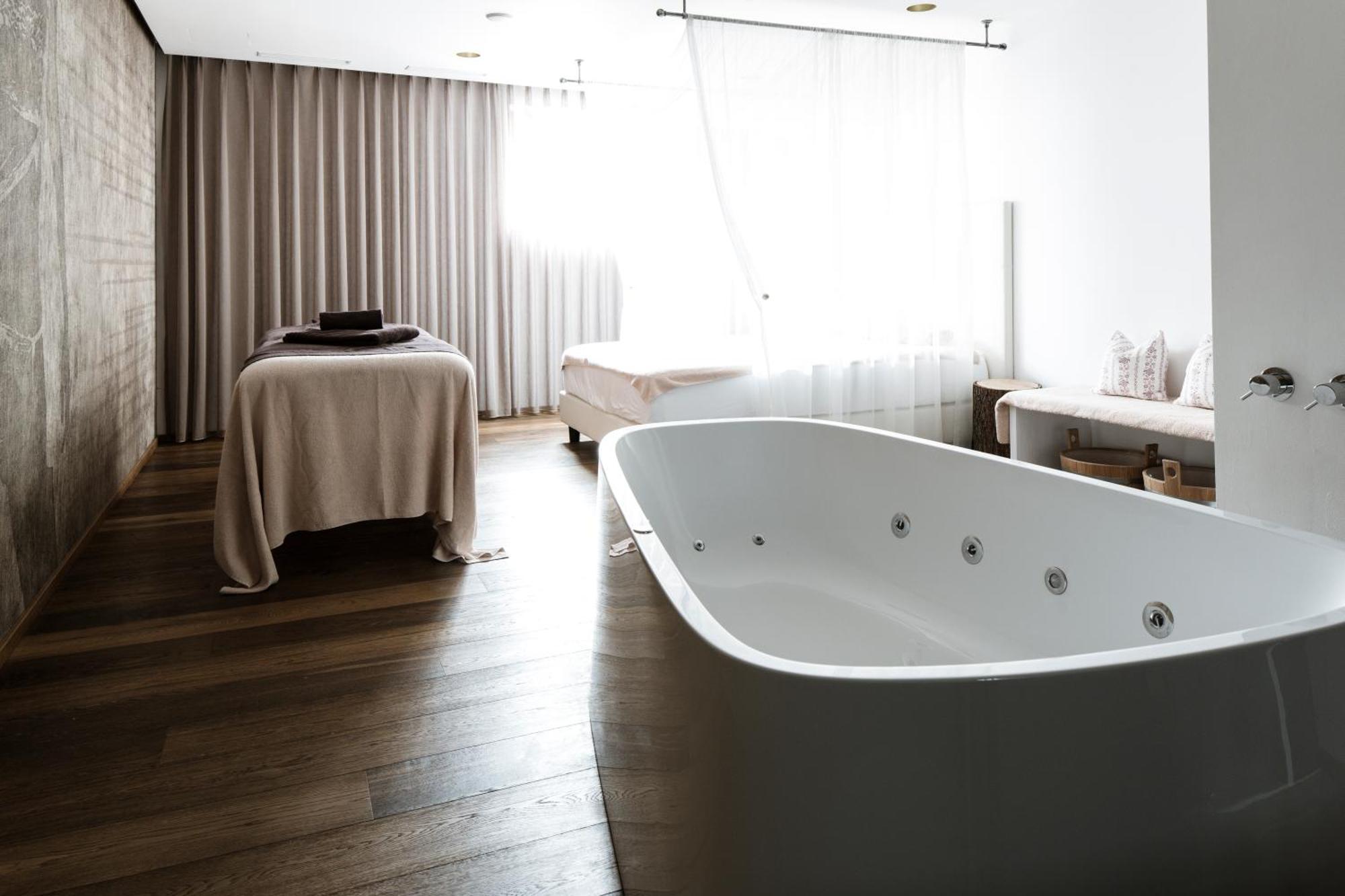 בורגוסיו Hotel Weisses Kreuz מראה חיצוני תמונה